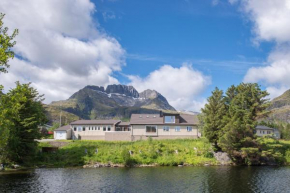  Lofoten Planet BaseCamp  Сёрвоген 